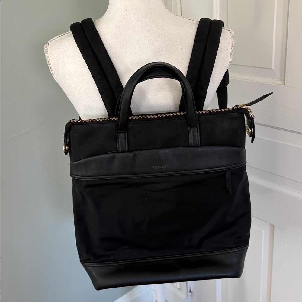 Targus 15" Newport Convertible‎ 2-in-1 Backpack